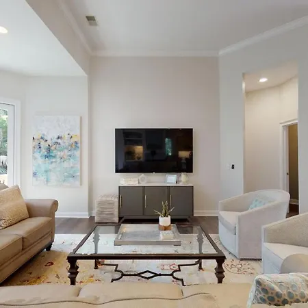 8 Flagg Dr Villa